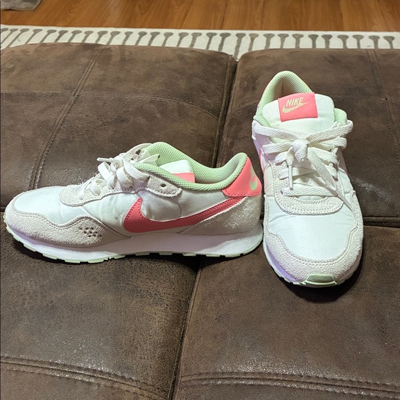 Nike White and Pink Athletic Shoes - Picture 2 of 3